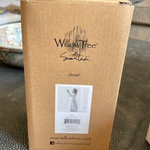 Soar willow tree figurine. Never out of box